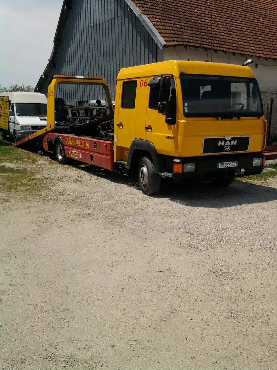 Camion dépanneuse MAN 24h/24